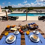 Ohana House 4*